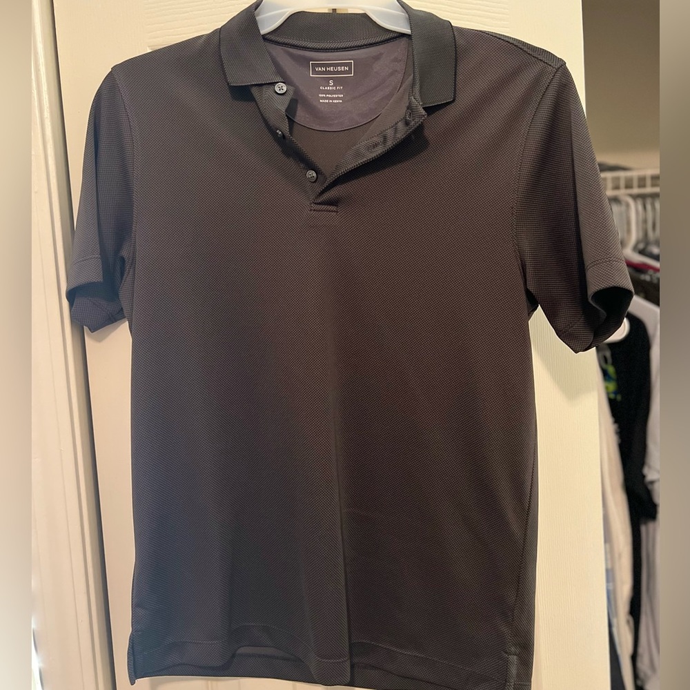 Men’s Van Heusen Short Sleeve Size S - 100% Polyester